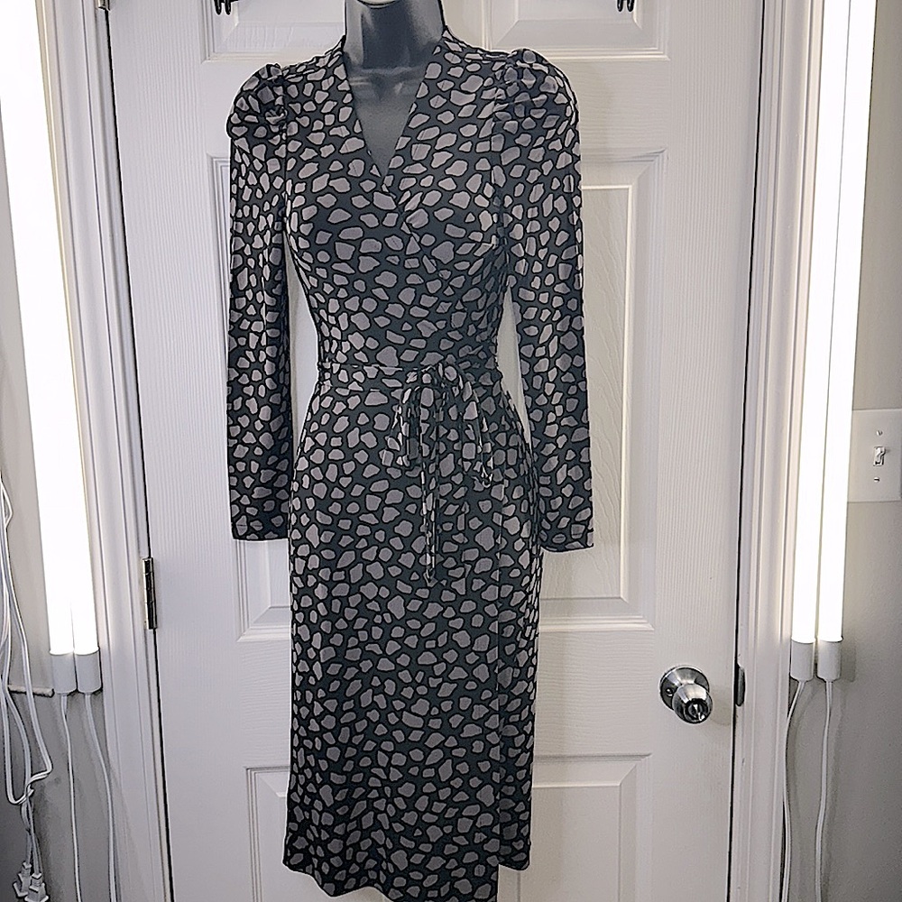 🔥 🔥 🔥 ALERT. POA! NWT WRAP AROUND 👗. It just don’t get NO BETTER. Maxi fit!